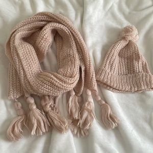 Jessica Simpson beanie and long scarf set